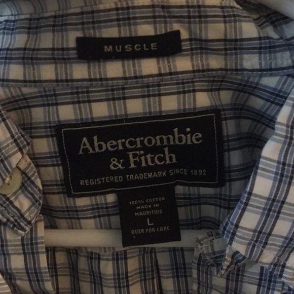 Button down - Picture 2 of 3